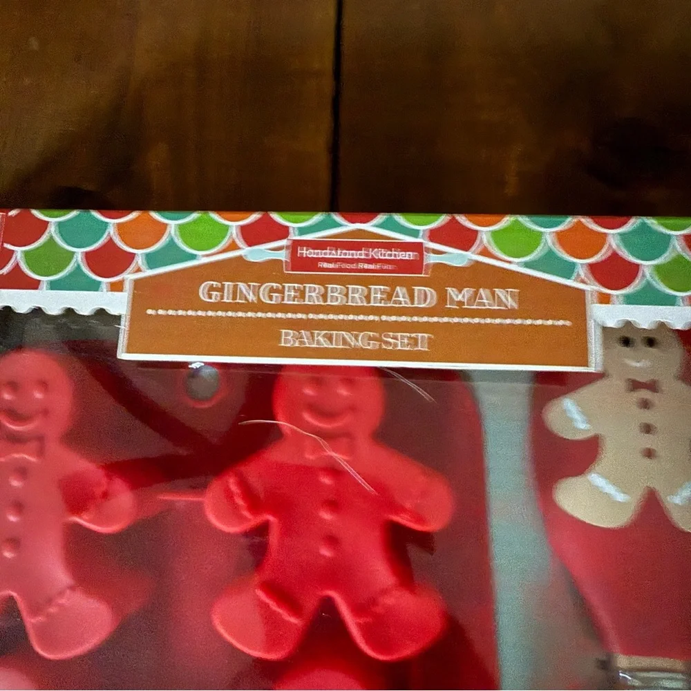 NWT Gingerbread Man Christmas Baking Set